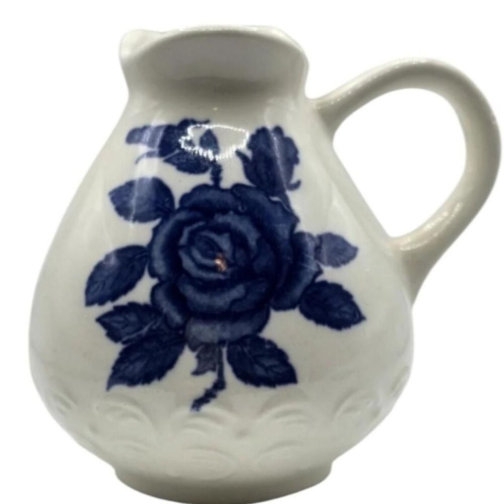 Vintage-american White and Blue Dinnerware